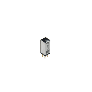 Ein kleines rechteckiges elektronisches Bauteil der Serie FS Reedrelais mit zwei goldenen Stiften, einem schwarzen Oberteil und einem silbernen Geh&auml;use mit aufgedrucktem Text, isoliert auf wei&szlig;em Hintergrund. by Standex Detect